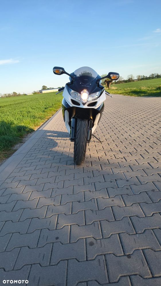 Suzuki GSR - 5