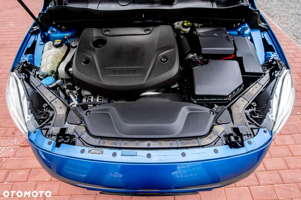 Volvo V40 D4 Geartronic RDesign - 17