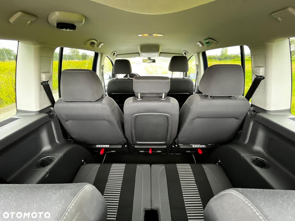 Volkswagen Touran - 17