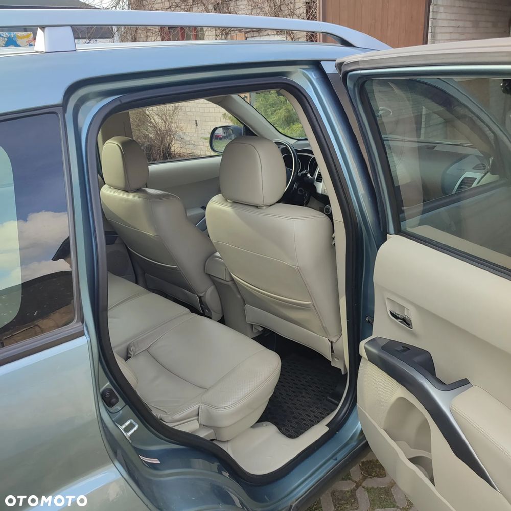Mitsubishi Outlander 3.0 V6 XLS - 6