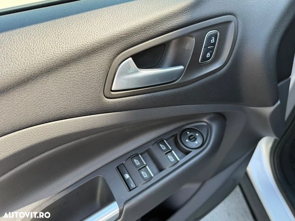 Ford Kuga - 26
