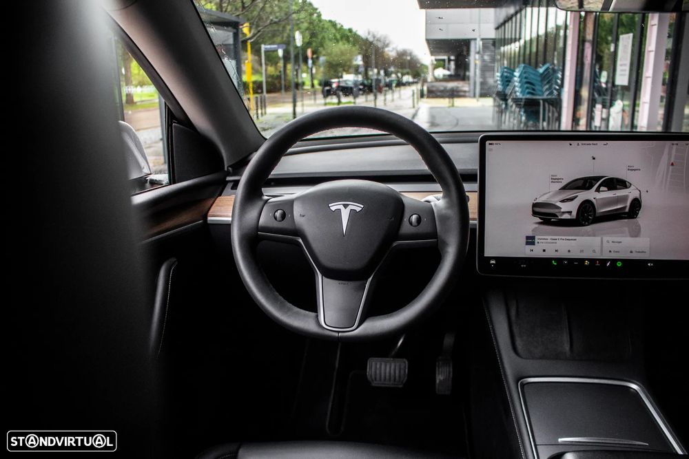 Tesla Model Y Long Range Dual Motor AWD - 26