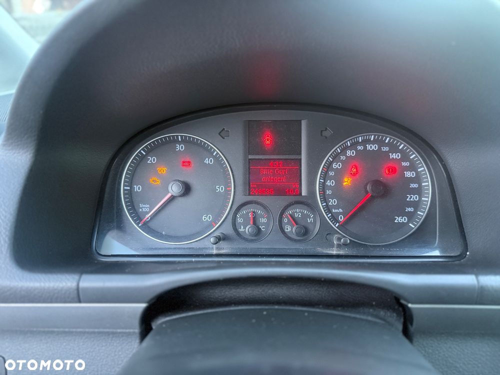 Volkswagen Touran 2.0 TDI DPF Highline - 29