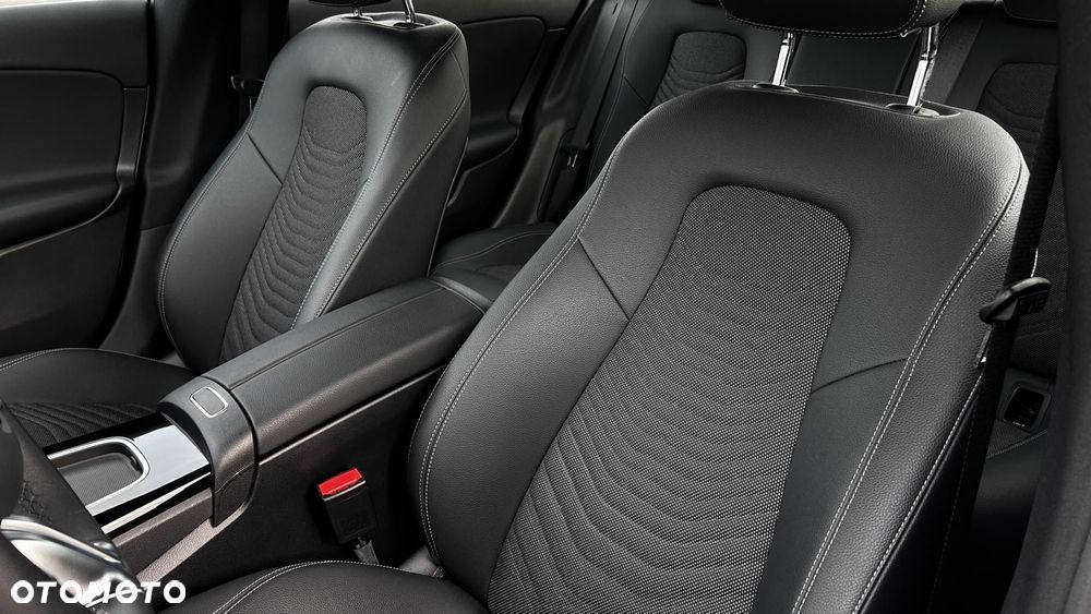 Mercedes-Benz CLA 200 7G-DCT - 12