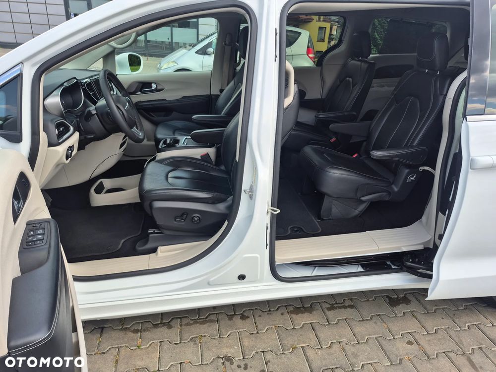 Chrysler Pacifica - 5