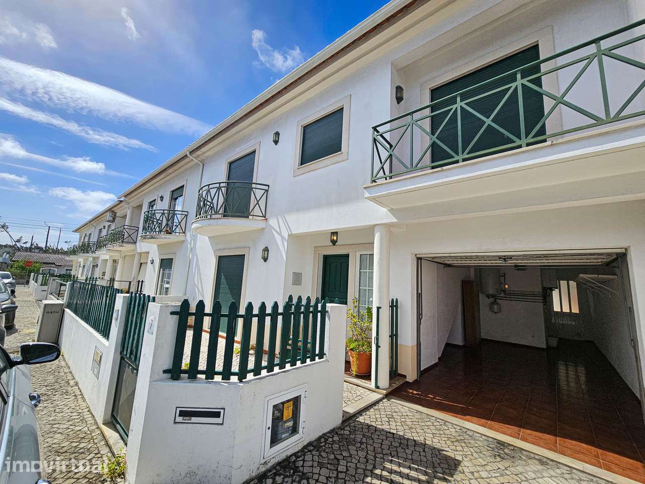 Moradia T5 com terraço e garagem, pronta a habitar - Grande imagem: 4/34
