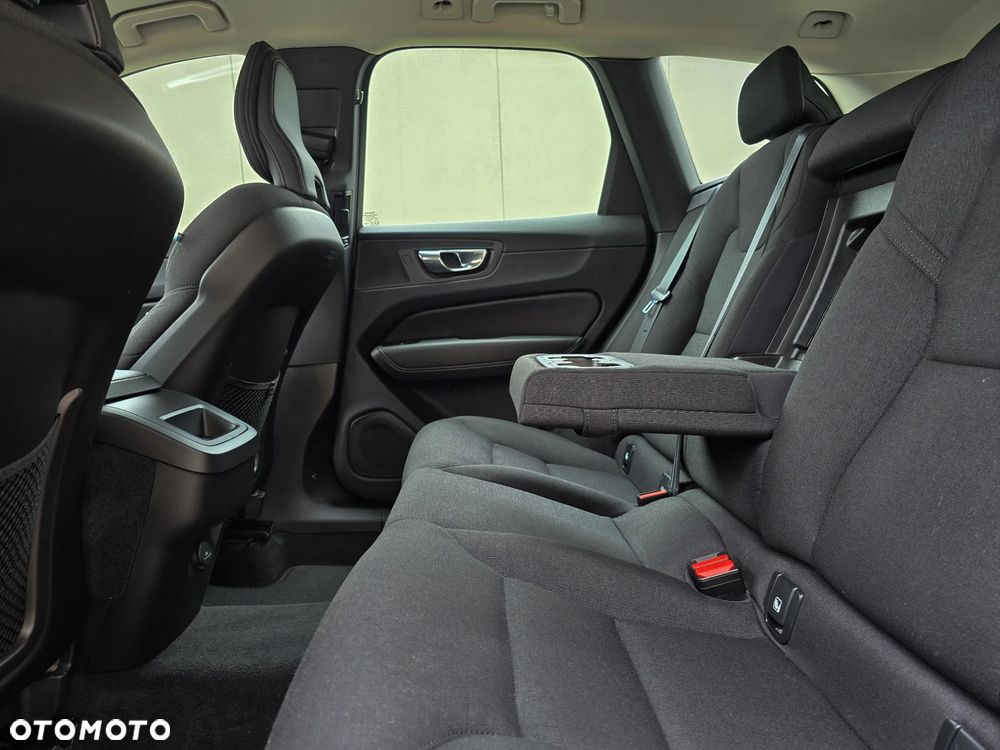 Volvo XC 60 B4 D Momentum Pro - 29