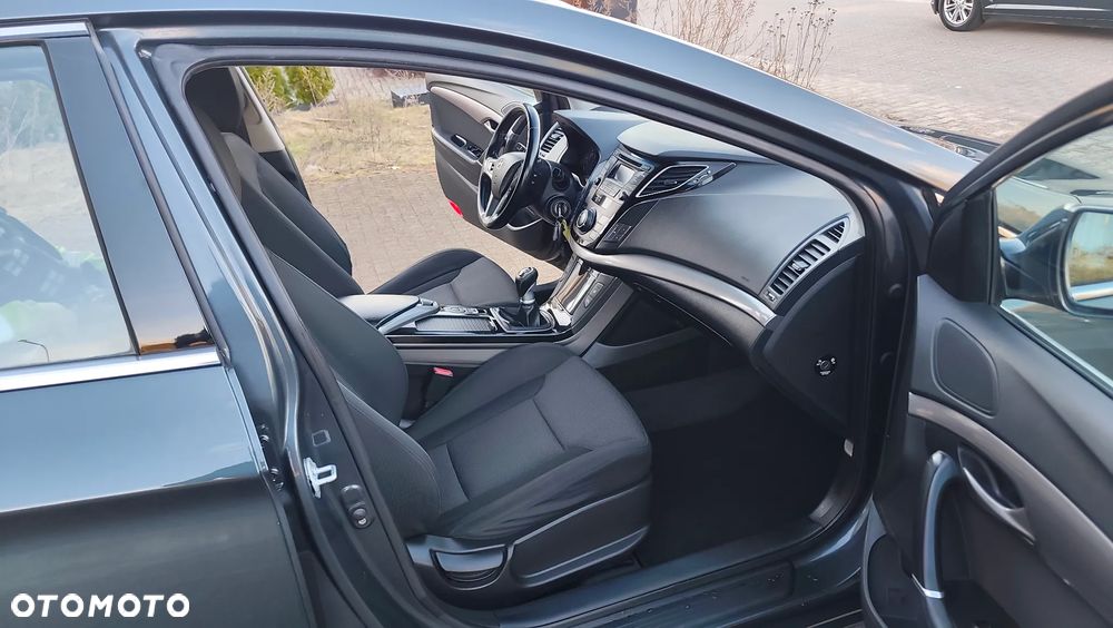 Hyundai i40 Kombi blue 1.6 Family+ - 28