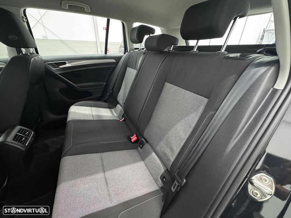 VW Golf Variant 1.6 TDi Confortline - 27