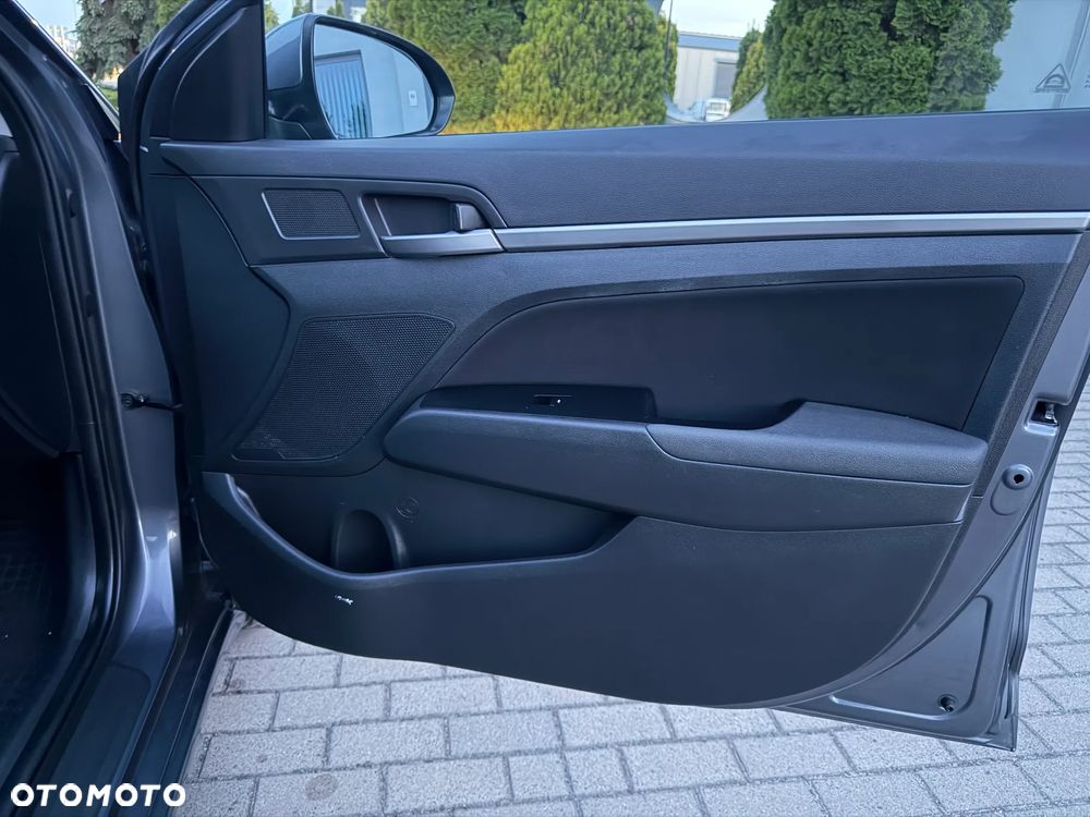 Hyundai Elantra 1.6 Comfort - 13