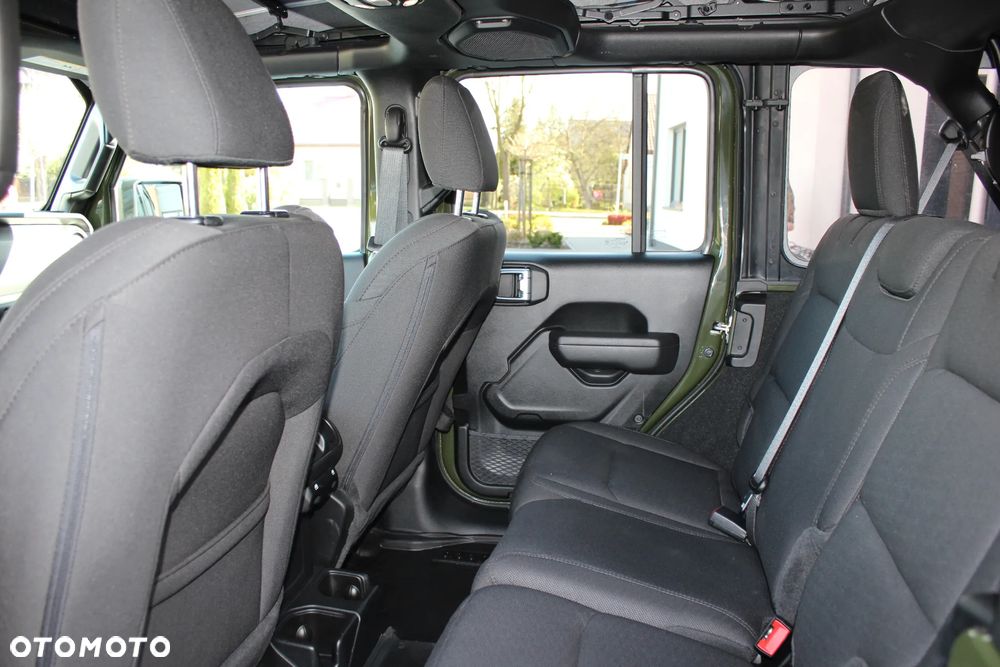 Jeep Wrangler - 16