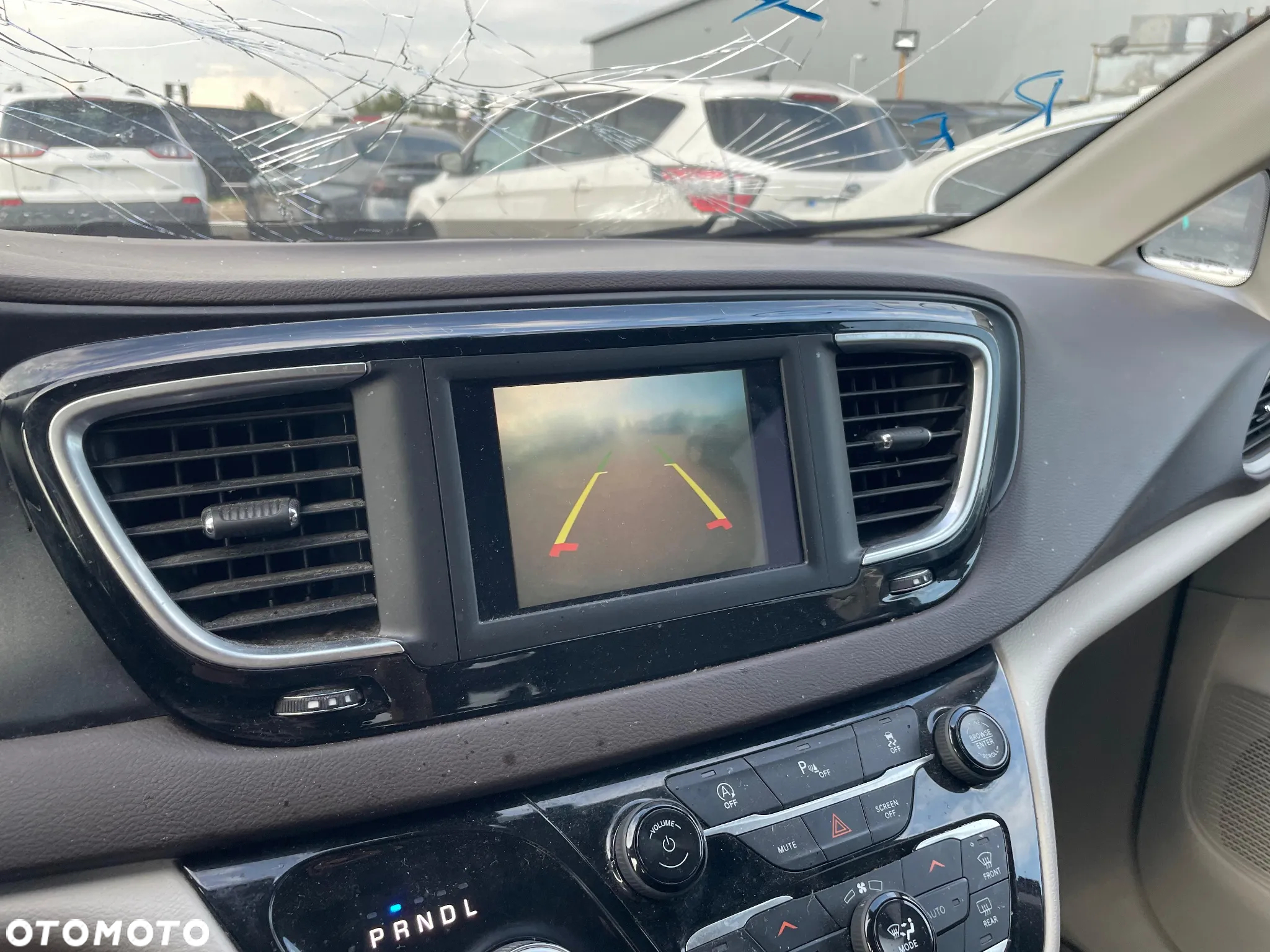 Chrysler Pacifica - 14