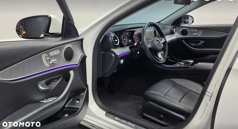 Mercedes-Benz Klasa E 300 9G-TRONIC AMG Line - 7