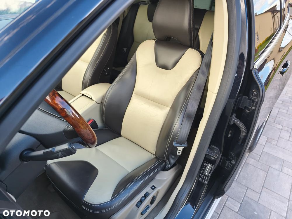 Volvo XC 60 2.4D AWD Summum - 19