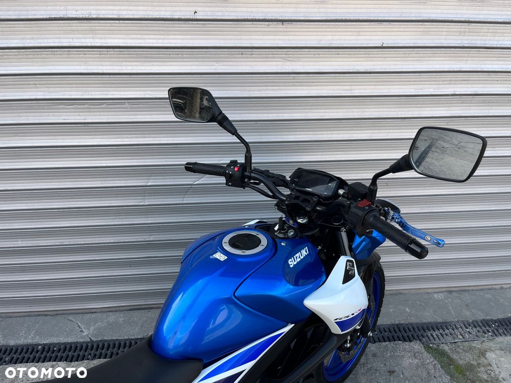 Suzuki GSX - 23