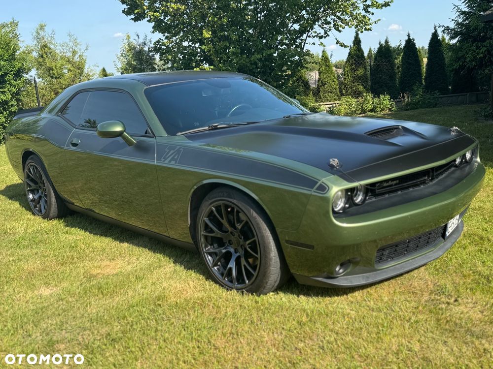 Dodge Challenger - 2
