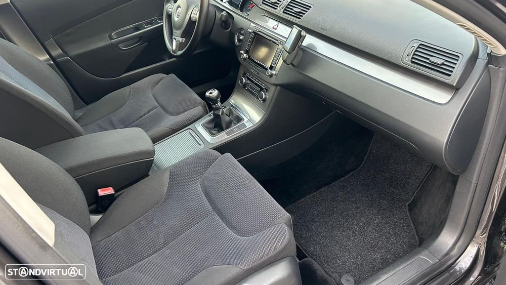 VW Passat Variant 1.6 TDI DPF BlueMotion Comfortline - 12