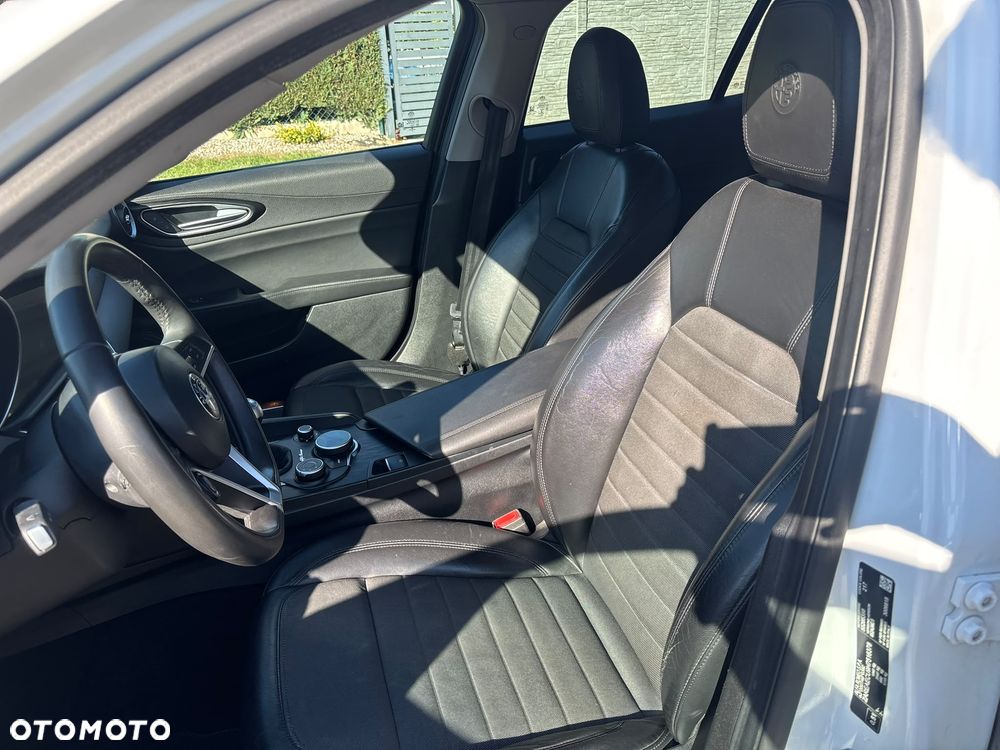 Alfa Romeo Giulia 2.2 D Turbo Super - 6