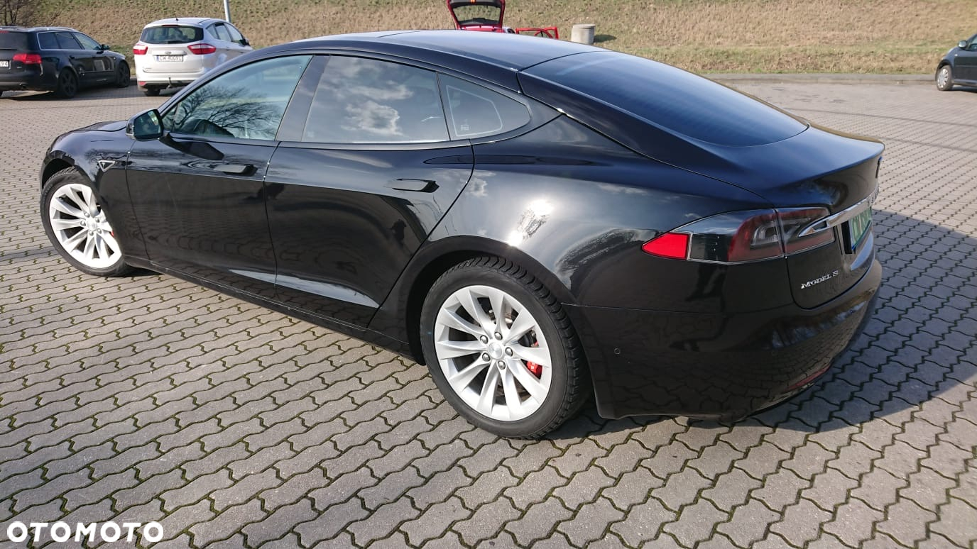 Tesla Model S - 12