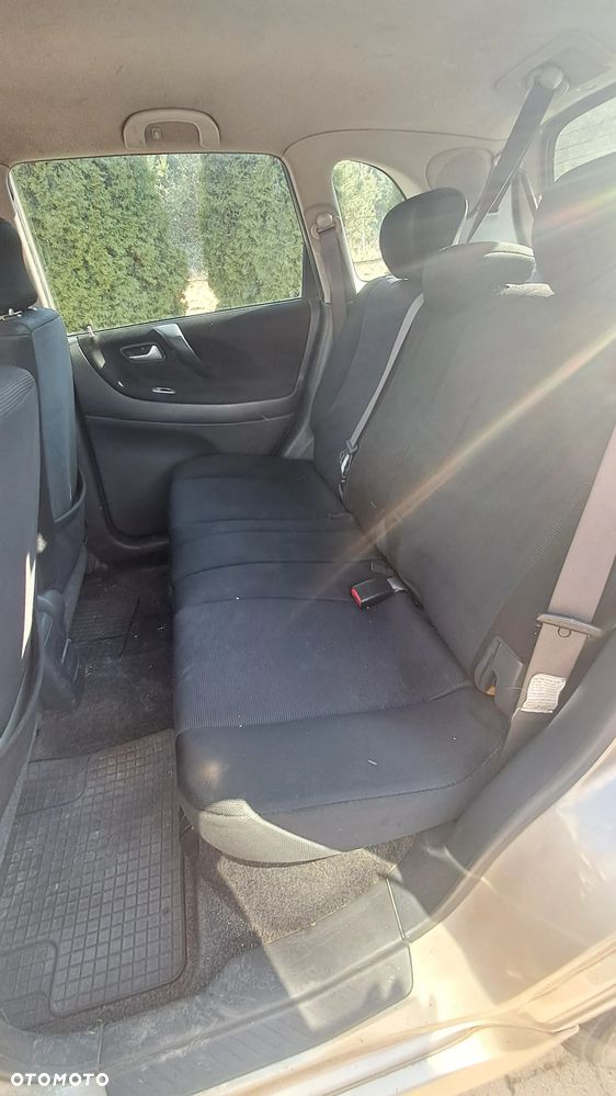 Suzuki Liana 1.6 - 9