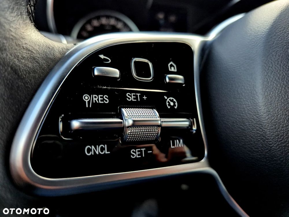 Mercedes-Benz GLC 300 e 4-Matic - 13