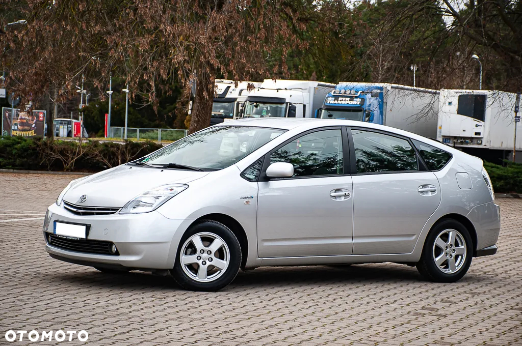 Toyota Prius (Hybrid) Executive - 10
