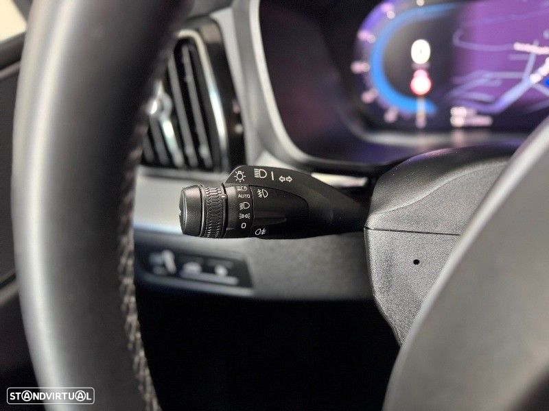 Volvo XC 60 2.0 T8 PHEV R-Design AWD - 22