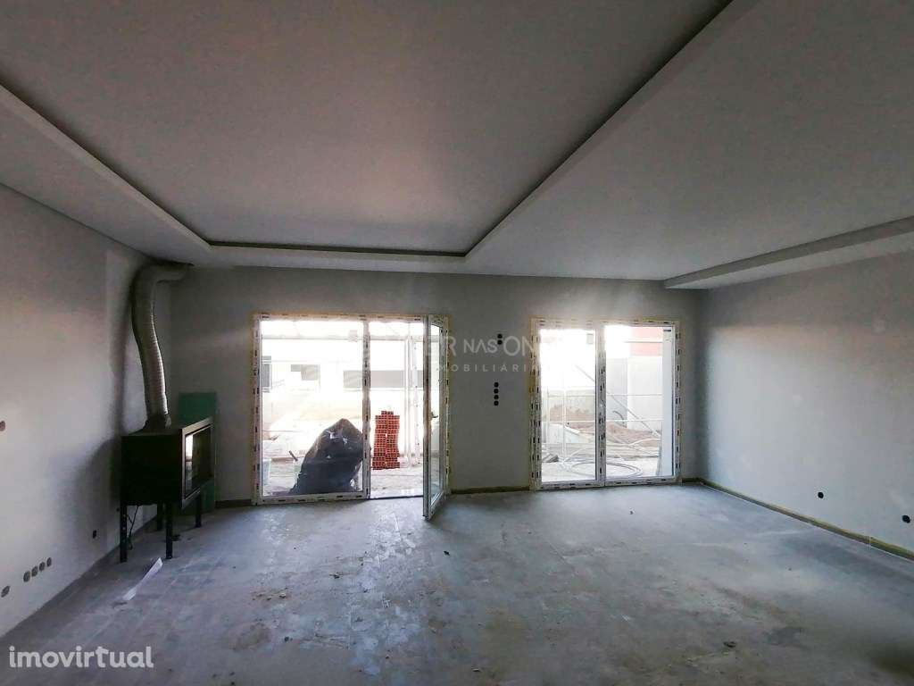 Moradia T4 com Piscina, Contemporânea, em Fernão Ferro. - Grande imagem: 3/35