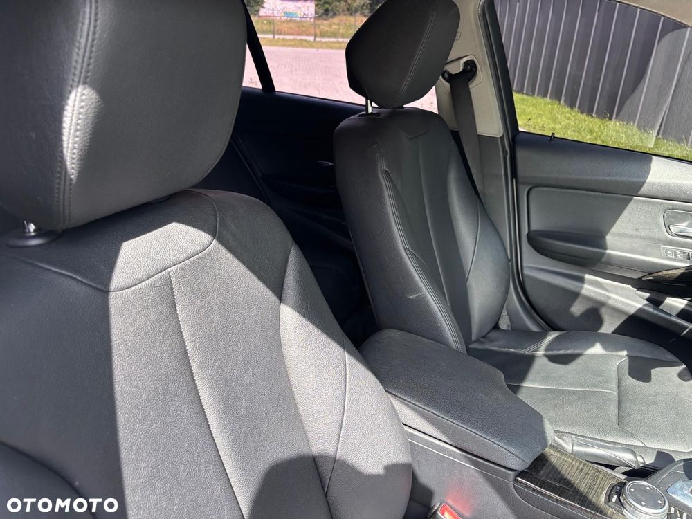 BMW Seria 3 320i xDrive - 13