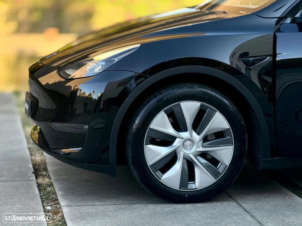 Tesla Model Y Long Range Dual Motor AWD - 9