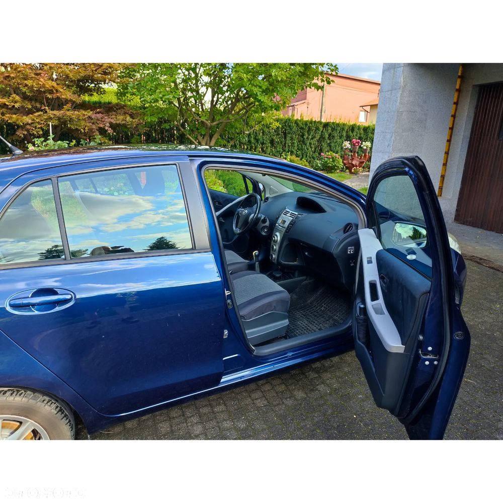 Toyota Yaris 1.0 Luna A/C - 12