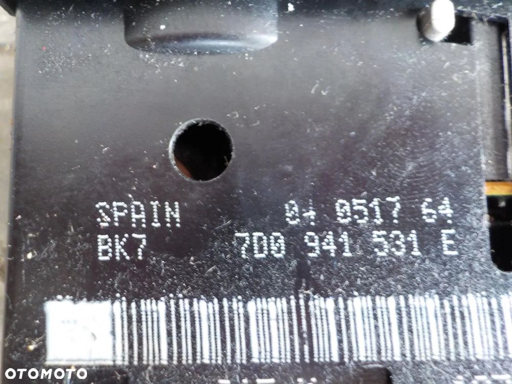 VW T4 96- WŁĄCZNIK ŚWIATEŁ CZERWONE PODŚWIETLENIE - 4