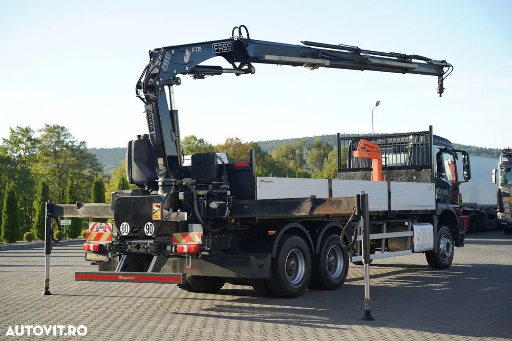 Mercedes-Benz AROCS 2636 / 6x4 / CAROSERIE BALANȚĂ - 6,8 M / MACARA FASSI F175A.2.23 / CAPACITATE MAXIMĂ DE RIDICARE: 5.100 KG / ROTATOARE / TELECOMANDĂ / PODEA RESISTENTĂ / TRANSMISIE AUTOMATĂ - 6