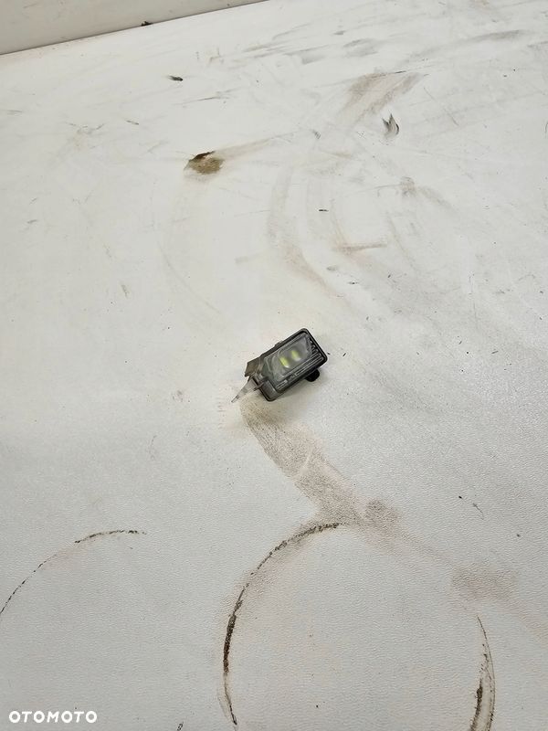 LAMPKA PROJEKTOR LED KLAMKI AUDI A4 A5 8W0947134 - 1