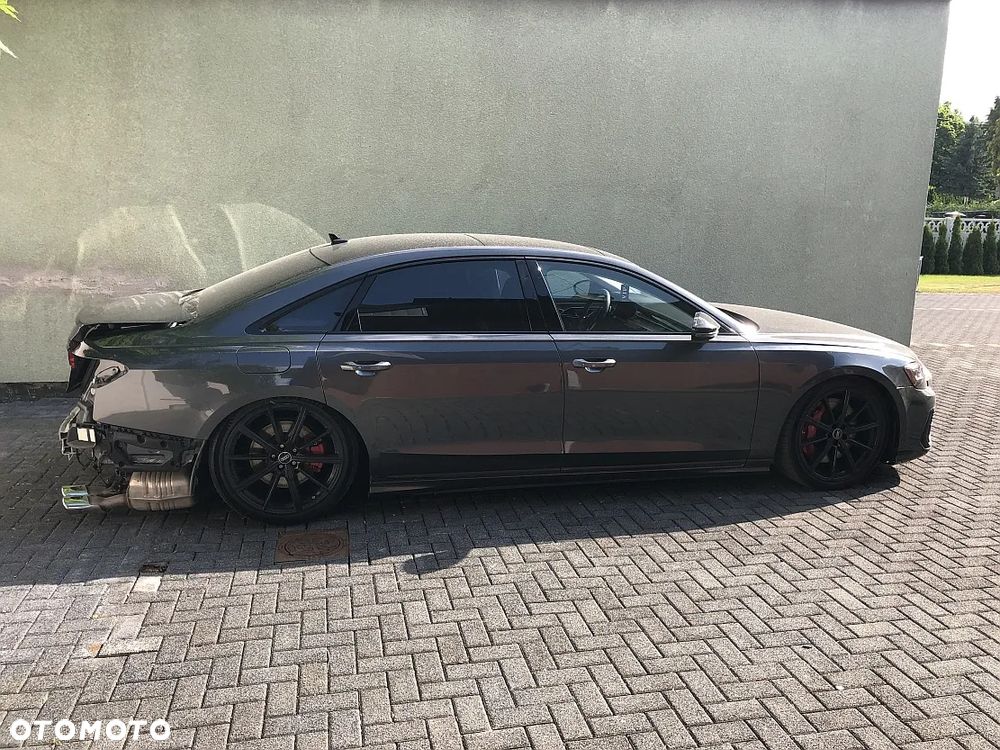 Audi S8 - 2