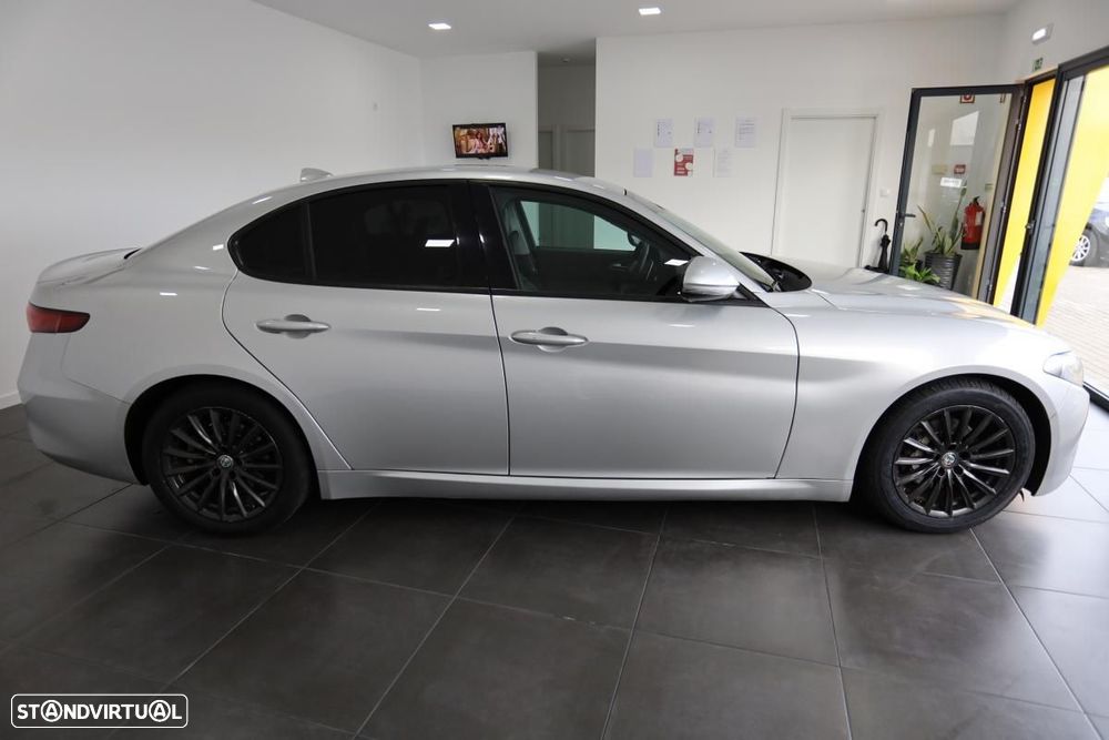 Alfa Romeo Giulia - 5