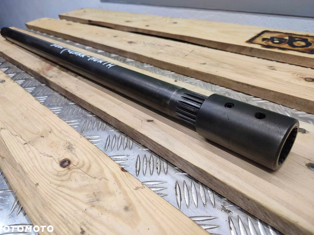Wał napędowy pompy hydraulicznej Fermec 860 - 6