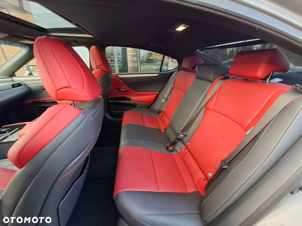 Lexus ES 300h F Sport Edition - 16