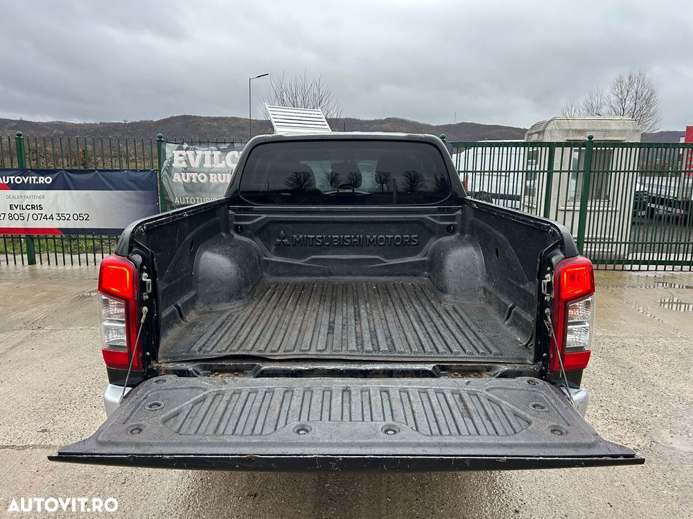 Mitsubishi L200 Double Cab 2.2 DI-D M/T Instyle - 34