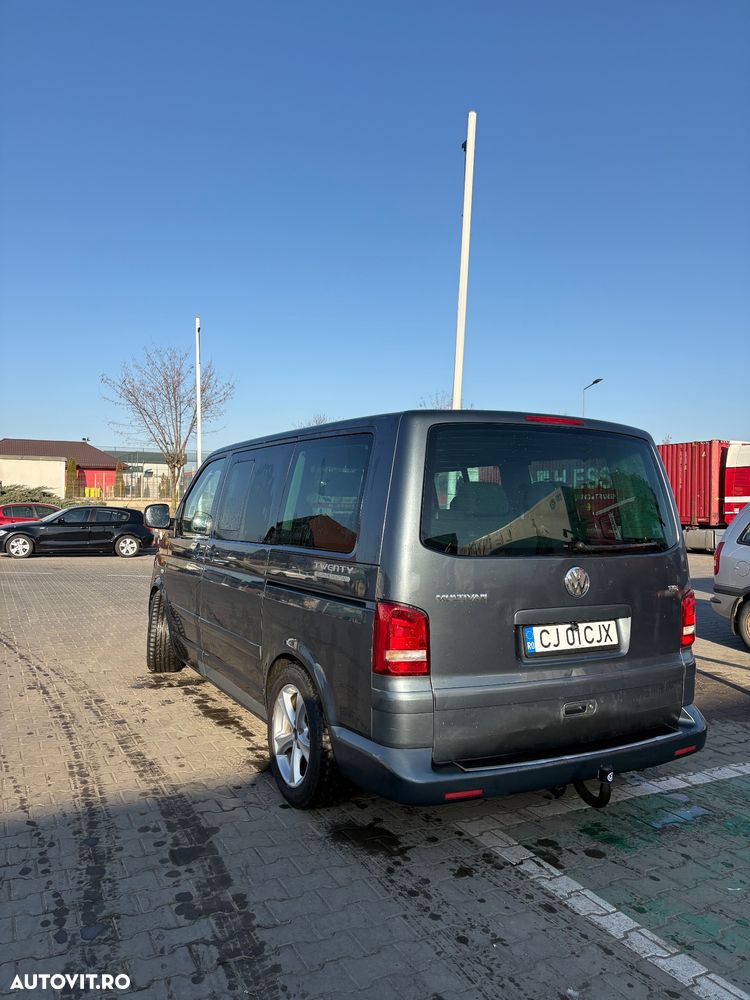 Volkswagen Multivan - 8