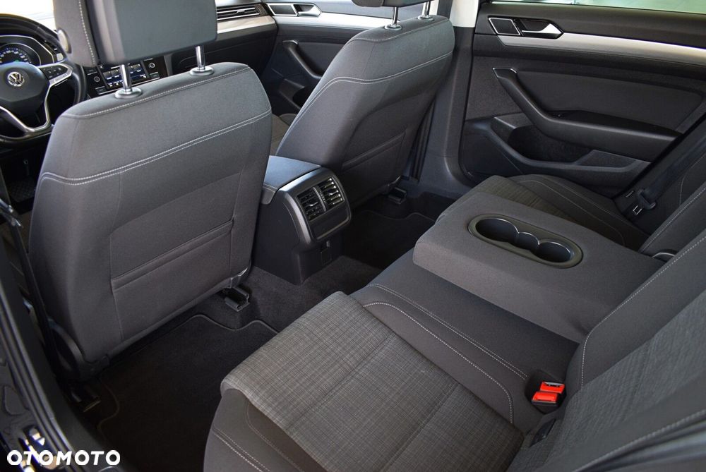 Volkswagen Passat - 13