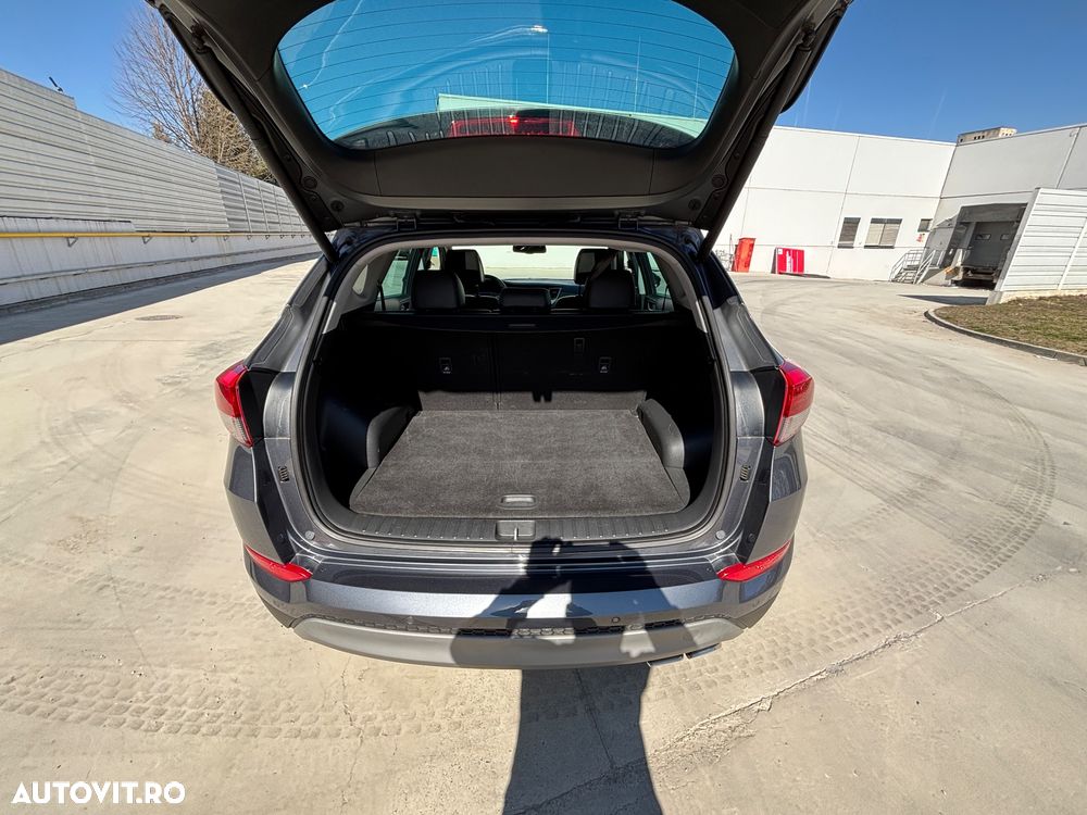 Hyundai Tucson 2.0 CRDI 4WD 6AT Luxury Pack+ - 23
