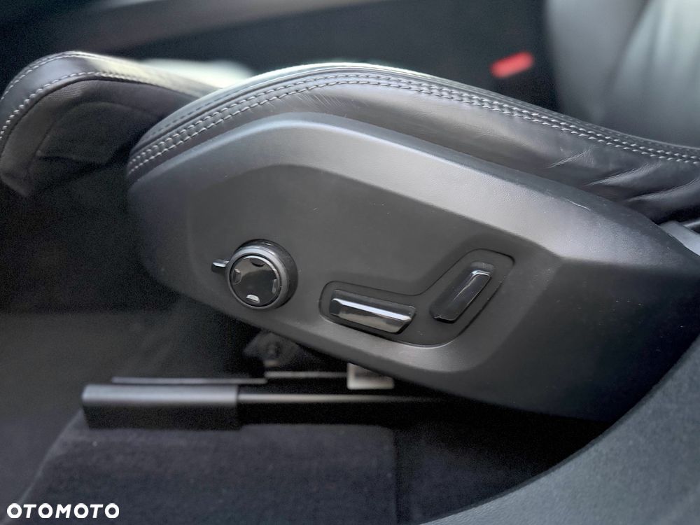 Volvo XC 60 B5 B AWD Ultimate Dark - 40