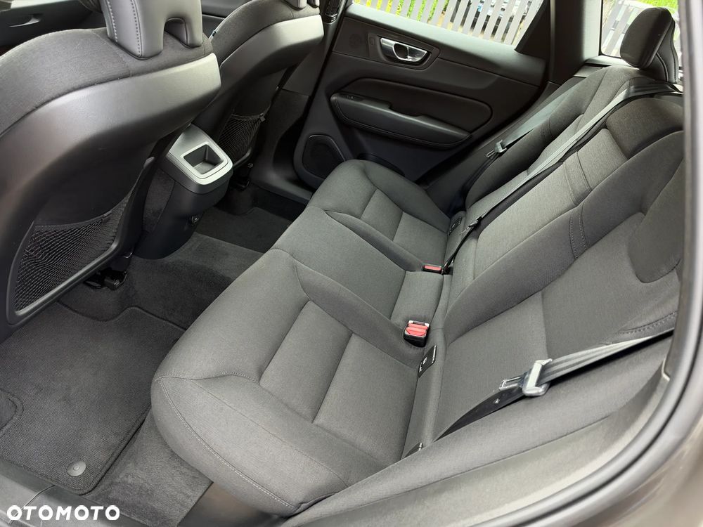Volvo XC 60 B4 B Momentum Pro - 31