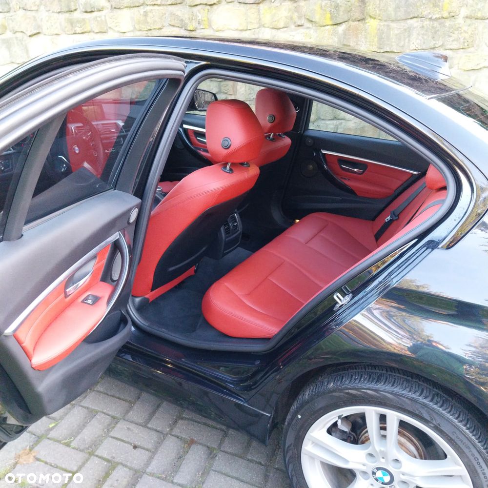 BMW Seria 3 330i xDrive M Sport - 24