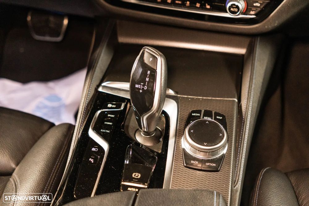 BMW 530 e Pack Desportivo M - 39