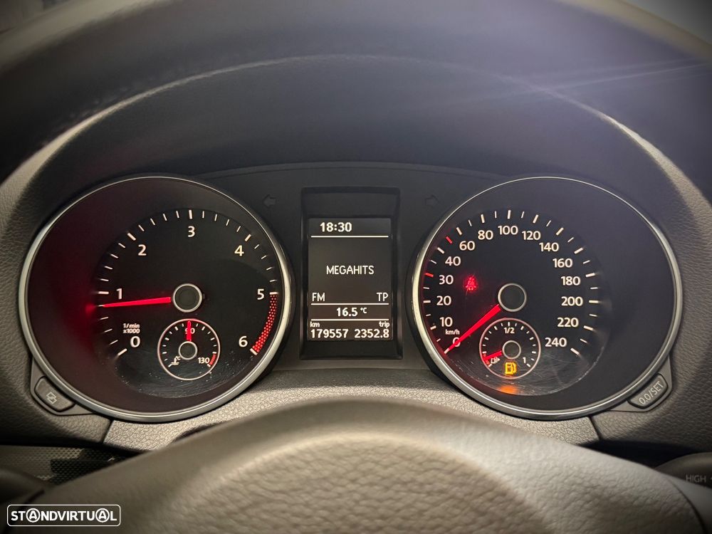 VW Golf 2.0 TDi Confortline - 18