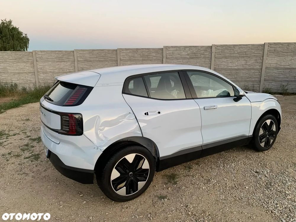 Volvo EX30 Single Motor Extended Range RWD Core - 26