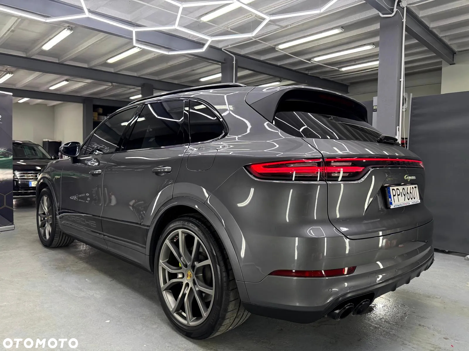 Porsche Cayenne E-Hybrid Platinum Edition - 12