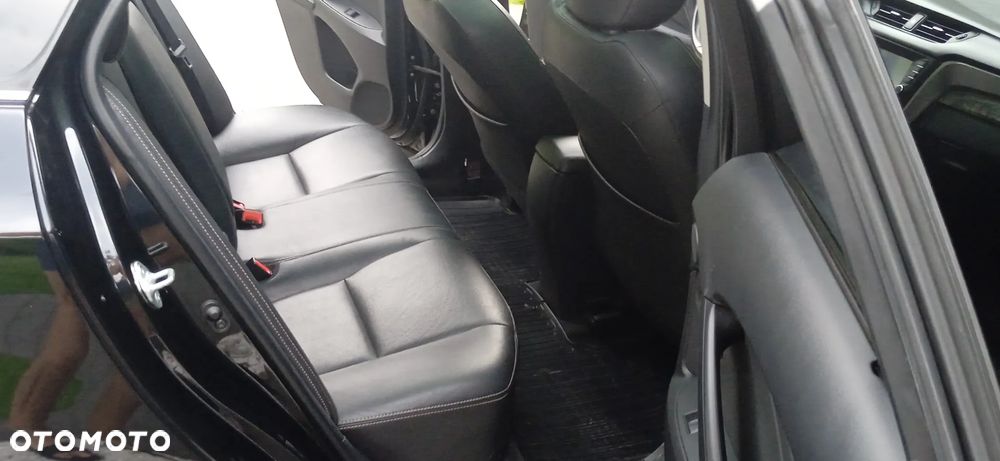 Toyota Avensis 2.0 Premium MS - 17